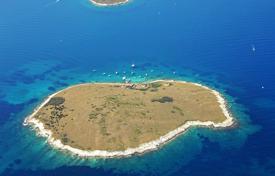 Uninhabited island with a picturesque beach, Medulin, Croatia for 20,400,000 €