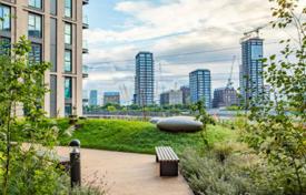 Spacious apartment with a balcony in a new residence with a garden, London, UK for £439,000