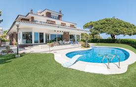 Light and spacious villa 150 m from the sea, Torredembarra, Costa Dorada, Spain for 5,600 € per week