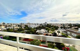 3 bedroom apartment in Larnaka center overlooking the park and the sea for 245,000 €