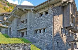 Stylish chalet with a sauna and a jacuzzi at 500 meters from a ski lift, Les Menuires, France for 13,200 € per week