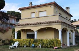Comfortable two-storey villa with a garden and a garage near the beach, Lloret de Mar, Spain for 309,000 €