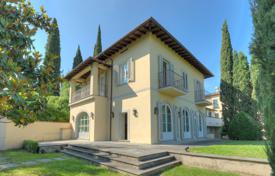 Luxury villa for sale in prestigious suburb of Florence for 3,700,000 €