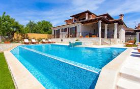 Traditional villa with a swimming pool and a jacuzzi, Porec, Croatia for 680,000 €