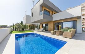 New villas with pools and gardens in La Manga del Mar Menor, Alicante, Spain for 334,000 €