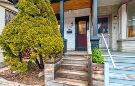 Terraced house – Bathurst Street, Toronto, Ontario,  Canada for C$1,602,000