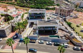 Two new villas with pools and garages in Costa Adeje, Tenerife, Spain for 2,700,000 €
