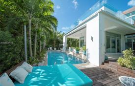 Comfortable villa with a plot, a swimming pool, a garage and a terrace, Miami Beach, USA for $5,500,000