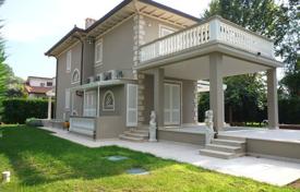 Three-storey new villa with a swimming pool and a garden, Marina di Pietrasanta, Italy for 5,900 € per week
