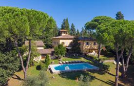 Exclusive villa with views of the Tuscan countryside for 2,900,000 €