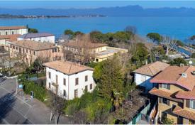 Three-level villa on the lake in Sirmione, Lombardy, Italy for 850,000 €