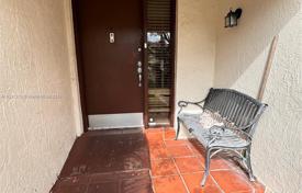 Townhome – West End, Miami, Florida,  USA for $400,000