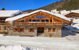 Spacious new chalet with a terrace and a garage, Morzine, France for 6,800 € per week