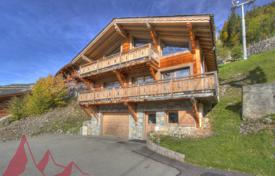 House with spacious balconies, next to the mountain, Morzine, France for 1,490,000 €