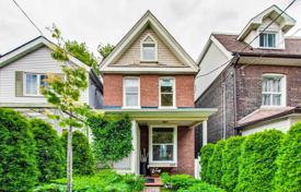 Townhome – Pape Avenue, Toronto, Ontario,  Canada for C$1,457,000