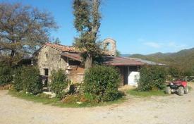 Traditional villa with a huge plot, a chapel and a stable in Barberino di Mugello, Tuscany, Italy for 980,000 €