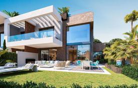 Luxury terraced house with a swimming pool and sea views in a gated residence, Marbella, Spain for 1,820,000 €