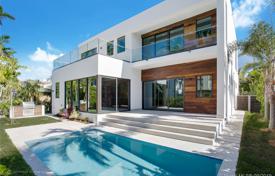 Modern villa with a backyard, a swimming pool, a relaxation area, a terrace and a garage, Miami Beach, USA for $2,690,000