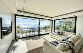 Four-bedroom renovated apartment with a beautiful sea view in Cannes, Cote d'Azur, France for 2,445,000 €