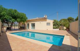 Two-storey villa with a pool and a guest house in Altea, Alicante, Spain for 825,000 €