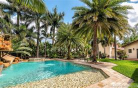 Mediterranean villa with a large plot, a swimming pool, a garage and terraces, Miami Beach, USA for $4,995,000