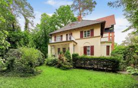 Historic villa with a large plot in the Grunewald area, Berlin, Germany for 4,195,000 €