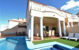Semi-detached house with a pool and a garage in Playa Paraiso, Tenerife, Spain for 495,000 €