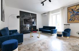 Bright and elegant apartment in a prestigious context for 770,000 €