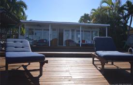 Cozy cottage with a plot, a private dock, a terrace and an ocean view, Miami Beach, USA for $1,450,000