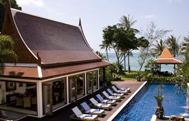 Traditional villa on the first line from the sea, Samui, Suratthani, Thailand for 6,200 € per week