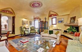 Stunning 5 bedroom in Rome, close to the river. 12 guests welcome.. Price on request