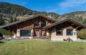 Three-storey chalet with a swimming pool, a garden and a garage, Megève, France for 2,580,000 €