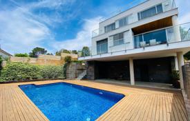 Three-storey villa with a pool 700 m from the sea, Lloret de Mar, Tenerife, Spain for 1,090,000 €
