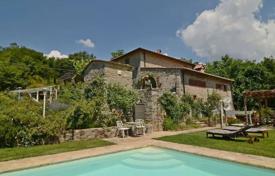 19th century farmhouse with pool for sale in Gaiole in Chianti Tuscany for 1,100,000 €