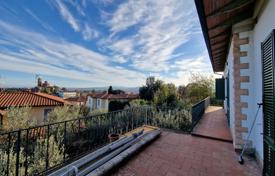 Villa with two flats and garden for sale in Sinalunga Siena Tuscany for 790,000 €