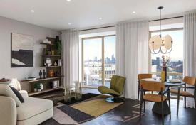 One-bedroom apartment in a new residence with a swimming pool, London, UK for £455,000