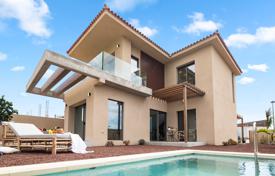 New villa overlooking the golf course, Golf del Sur, Spain for 470,000 €