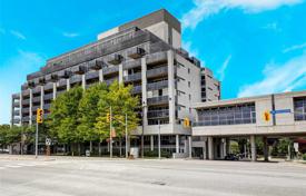 Apartment – The Queensway, Toronto, Ontario,  Canada for C$851,000