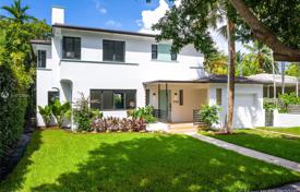 Spacious cottage with a garden, a backyard, a sitting area and a garage, Miami Beach, USA for $1,396,000