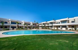 Three-bedroom apartment with a garden in a new residence, 200 meters from the beach, Torrevieja, Spain for 395,000 €