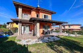 Three-level villa with a garden and a garage in Moniga del Garda, Lombardy, Italy for 649,000 €