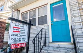 Terraced house – Carlaw Avenue, Toronto, Ontario,  Canada for C$1,173,000