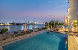 An unforgettable experience in a villa in Palm Jumeirah for $16,300 per week
