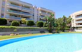 Five-room apartment near the sea in Palmanova, Mallorca, Spain for 750,000 €