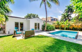 Cozy villa with a backyard, a swimming pool, a garage and a terrace, Miami Beach, USA for $1,590,000