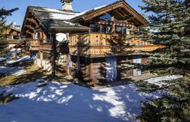 Chalet with a swimming pool and a picturesque view of the mountains, Courchevel, France for 22,500 € per week