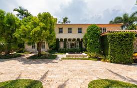 Spacious villa with a garden, a backyard, a pool, a summer kitchen, a sitting area and a parking, Miami Beach, USA for $3,999,000