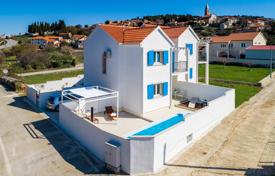 Villa on island of Brac for 335,000 €