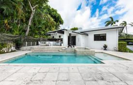 Fully renovated modern villa with a patio, a swimming pool, a parking and a terrace, Miami Beach, USA for $2,500,000
