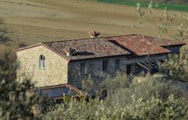 Farmhouse historic residence in Umbria for 1,200,000 €